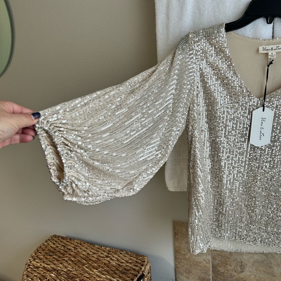 NWT. Vine & Love Champagne Sequin Top. Size Small - Picture 2 of 7
